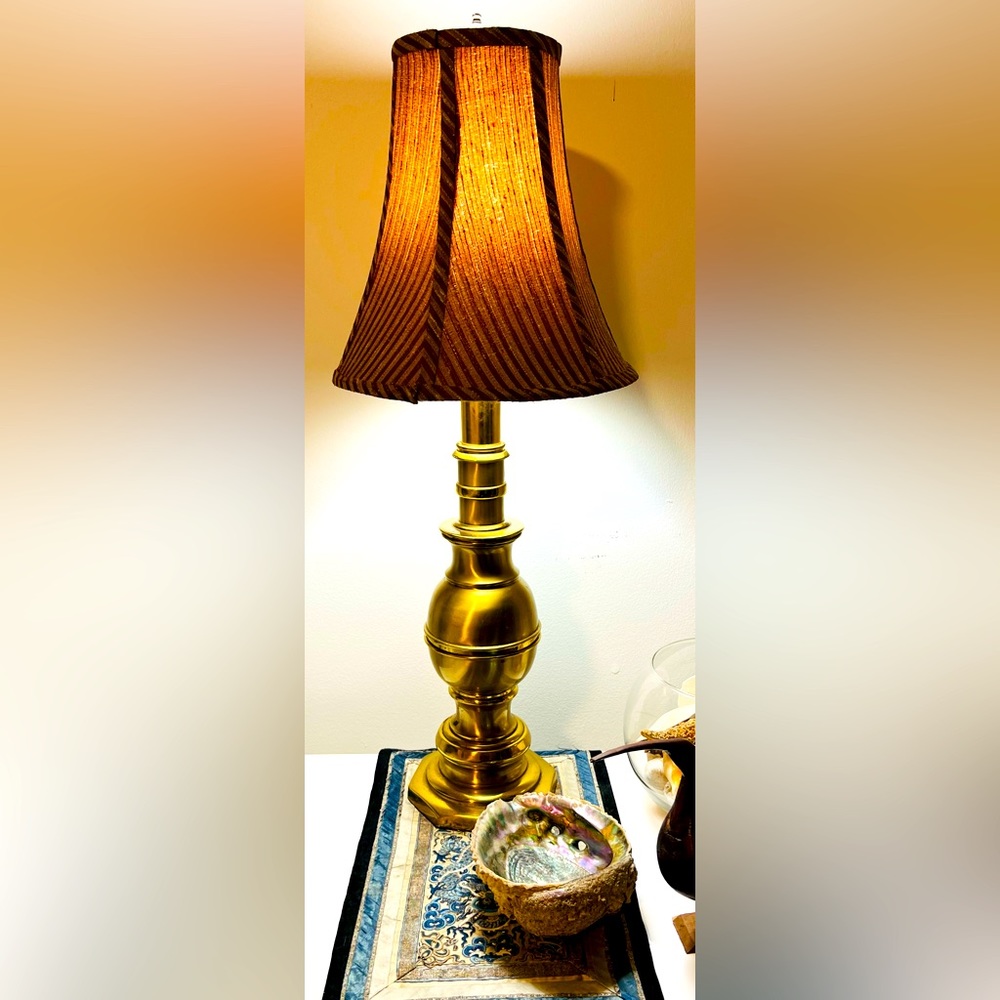 Pair of brass lamps ! Very good to excellent condition.